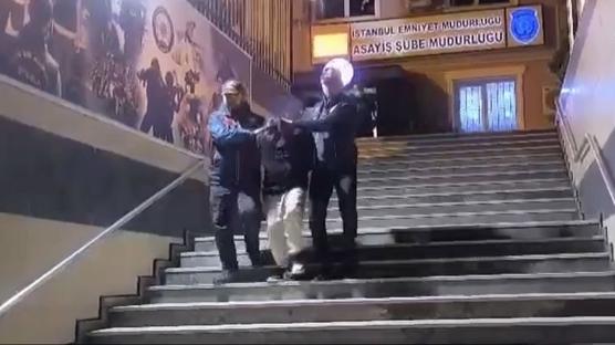 �nl� E-spor oyuncusu su� makinas� ��kt�!