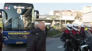 Fenerbahçe, derbi öncesi stadyuma ulaştı
