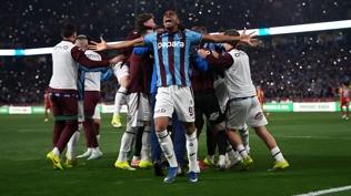 F�rt�na, G.Saray'�n 1 puan gerisinde