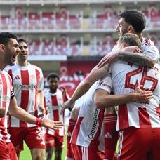 Antalyaspor'un 5 haftal�k galibiyet hasreti son erdi