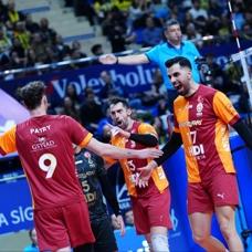 Galatasaray, Fenerbah�e'yi ge�ip finale ��kt�
