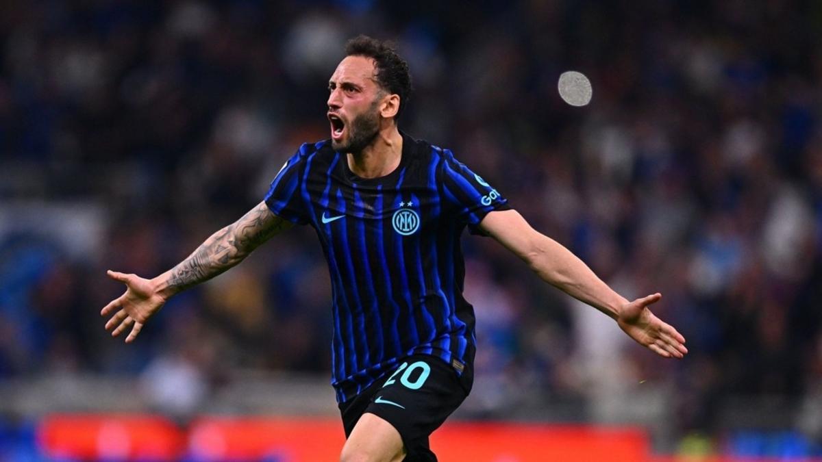 Hakan �alhano�lu'nun y�ld�zla�t��� ma�ta Inter, Roma'y� devirdi