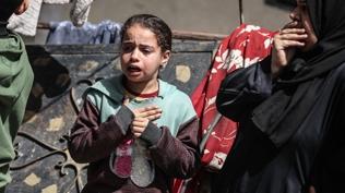 �srail'den yard�m konvoyuna al�ak sald�r�! DS� arac�n� vurdular