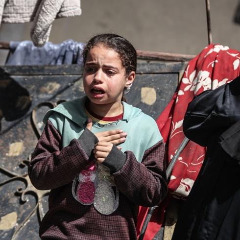 �srail'den yard�m konvoyuna al�ak sald�r�! DS� arac�n� vurdular