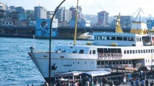 �stanbul'da korkun� olay! B�feden �ald��� d�ner b��a��yla bo�az�n� kesti