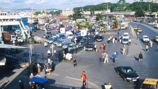 �stanbul'da korkun� olay! B�feden �ald��� d�ner b��a��yla bo�az�n� kesti