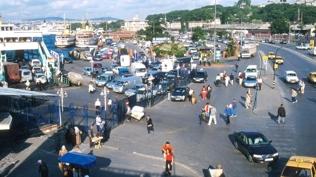 �stanbul'da korkun� olay! B�feden �ald��� d�ner b��a��yla bo�az�n� kesti