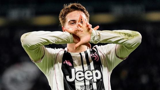 Kenan Yıldız, mart ayının yükselen yıldızı ödülünü aldı