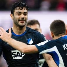 Ozan Kabak'a yeni s�zle�me yolda