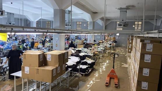 Sa�anak ya��� hayat� fel� etti: Fabrika tahliye edildi