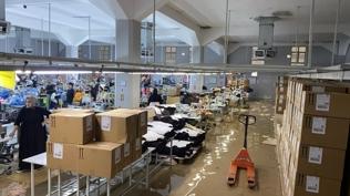 Sa�anak ya��� hayat� fel� etti: Fabrika tahliye edildi