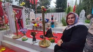 �ehit mezar�na sald�r�! Ac�l� anne g�zya�lar�na bo�uldu