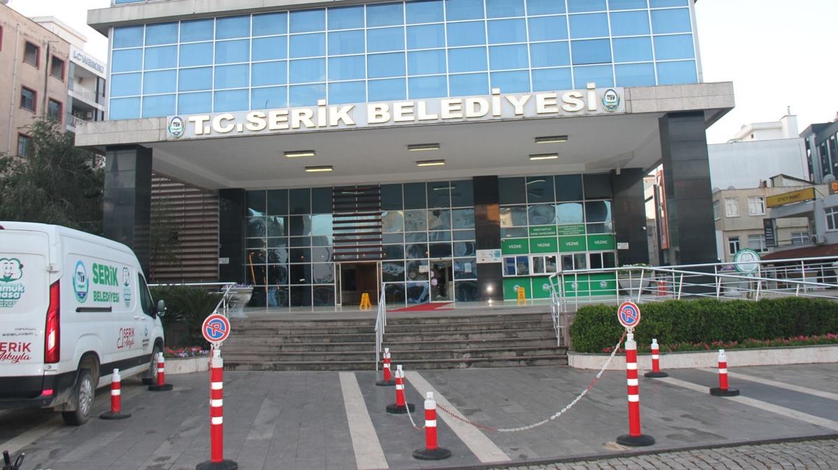 Serik Belediye binas�na silahla ate� a�an ki�i yakaland�