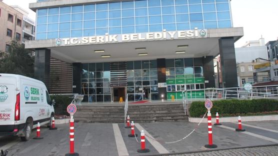 Serik Belediye binas�na silahla ate� a�an ki�i yakaland�