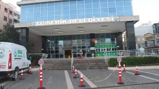 Serik Belediye binas�na silahla ate� a�an ki�i yakaland�