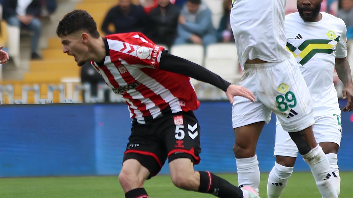 Sivasspor'da Emirhan Ba�yi�it'in sakatl��� belli oldu