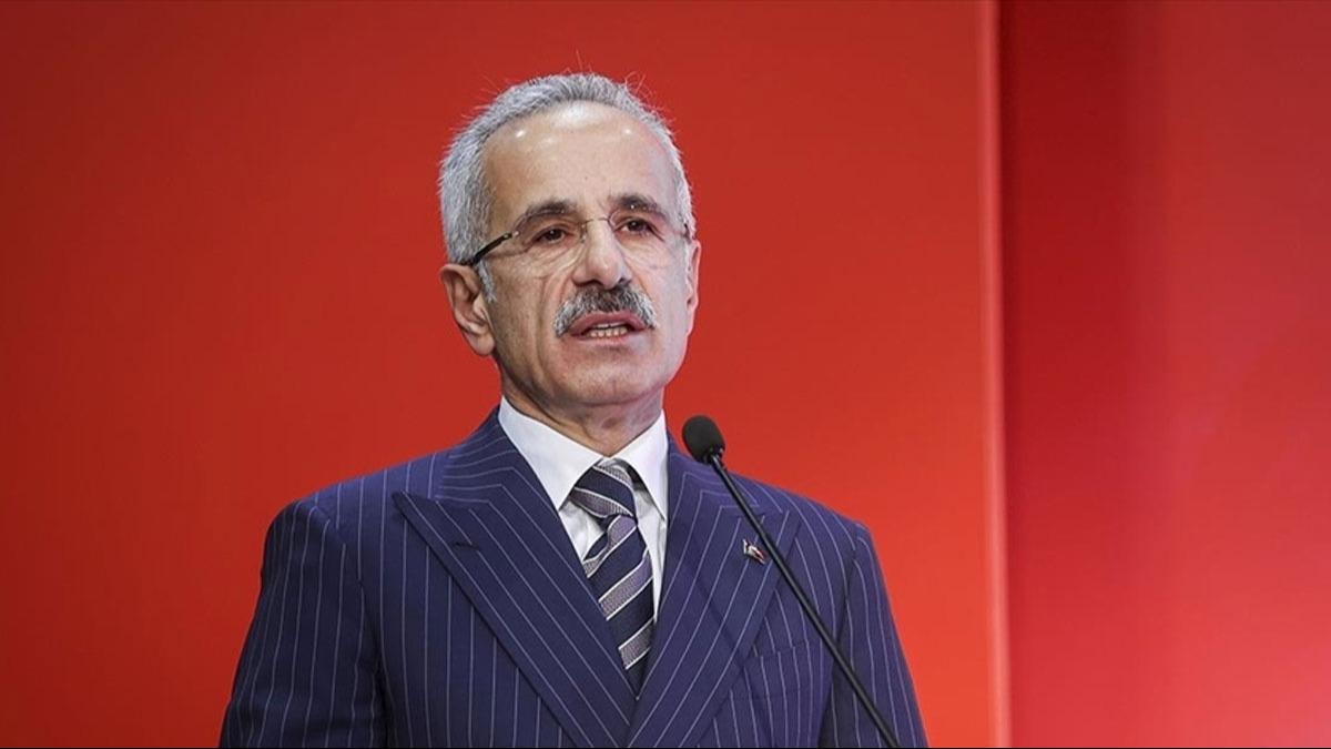 T�rkiye ula��mda �a� atlad�! Bakan Uralo�lu duyurdu: 30 bin kilometre s�n�r� a��ld�
