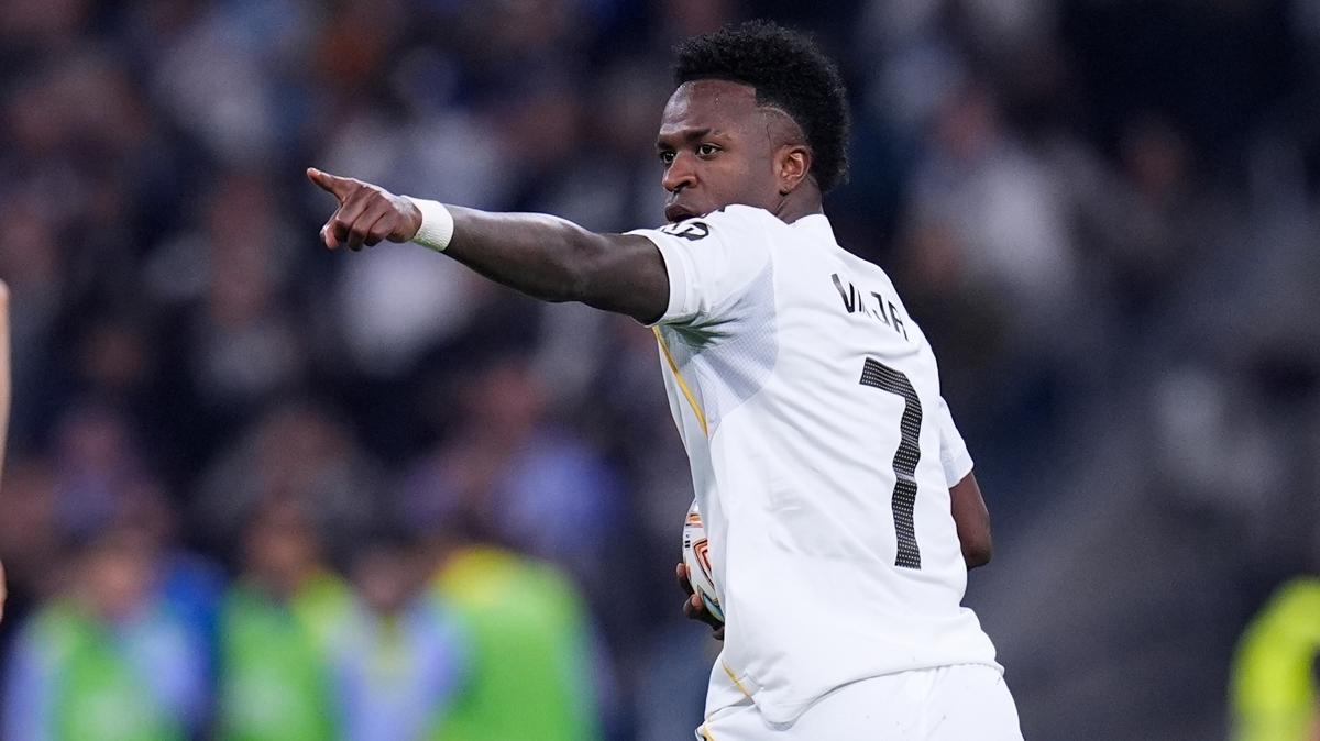 Vinicius Junior'dan yeni s�zle�me a��klamas�