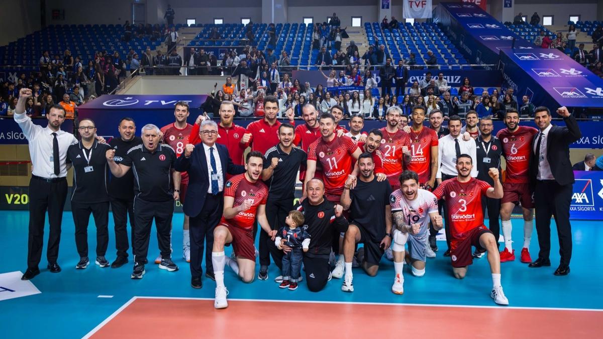 Ziraat Bankkart, �stanbul Gen�likspor'u ge�ip finale ��kt�