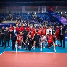 Ziraat Bankkart, �stanbul Gen�likspor'u ge�ip finale ��kt�