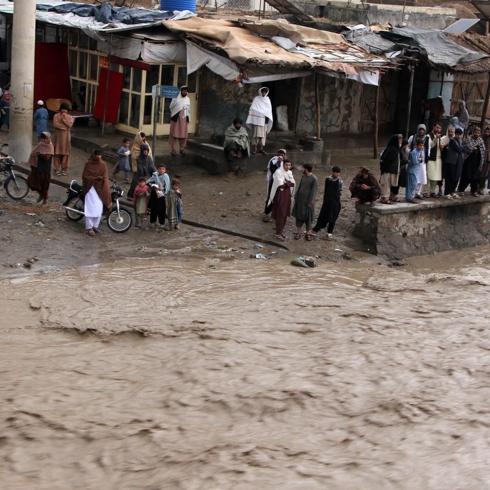 Afganistan'da bilan�o a��rla��yor: 132 �l� 192 yaral�