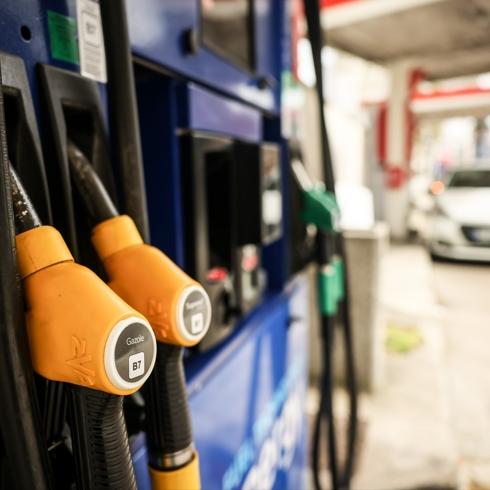 Enerji krizi Fransa'y� vurdu: Akaryak�t istasyonlar� bo� kald�