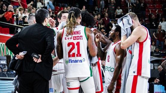 Kar��yaka �nemli bir f�rsat� tepti