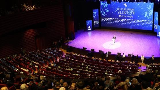 Konya'da gurur gecesi! Sel�uklu'nun y�ld�zlar� sahneye ��kt�, hedef olimpiyat