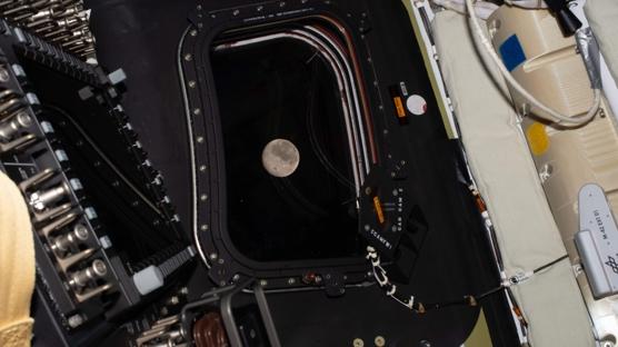 Uzay yolculu�unda yeni e�ik a��ld�: Artemis II en uzak mesafe rekorunu k�rd�