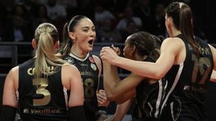 VakıfBank, final serisine set vermeden başladı