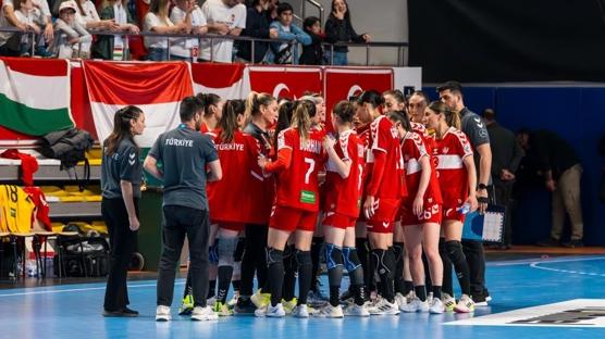 A Milli Kad�n Hentbol Tak�m� Macaristan'a ma�lup
