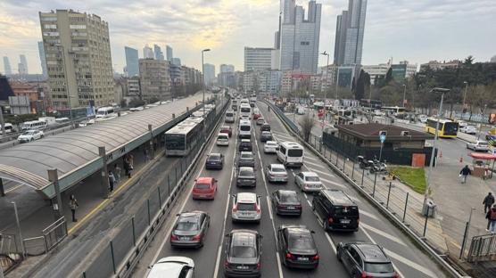 �stanbul'da trafik �ilesi: Yo�unluk y�zde 83'e ula�t�