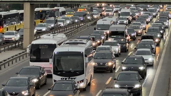 �stanbul'da trafik �ilesi: Yo�unluk y�zde 83'e ula�t�