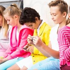 Kom�udan 'sosyal medya' hamlesi: 1 Ocak'tan itibaren yasak