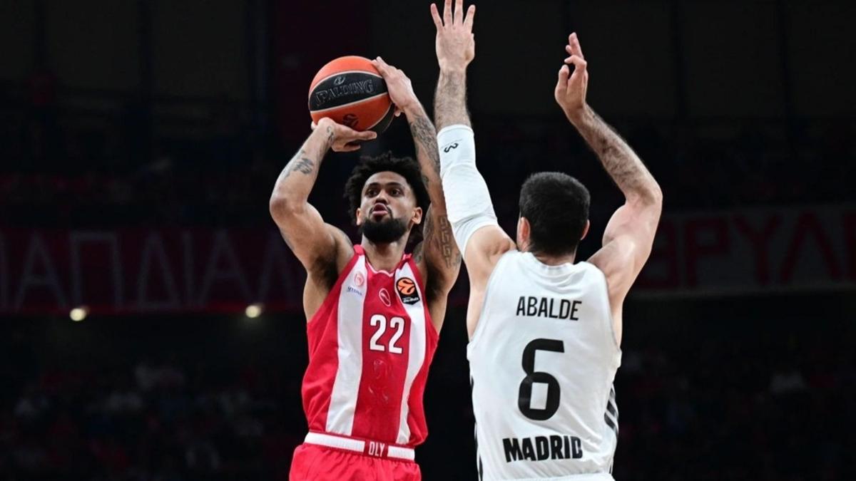 Olympiakos, Real Madrid'i devirdi: Play-off'u garantiledi