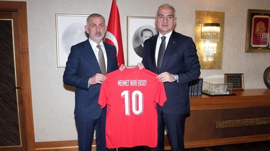 TFF Ba�kan� Hac�osmano�lu'ndan K�lt�r ve Turizm Bakan� Ersoy'a ziyaret