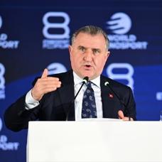 Bakan Bak'tan �ampiyon Galatasaray'a tebrik