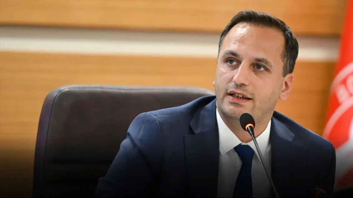 �zmir Bornova Belediye Ba�kan� �mer Ek�i g�zalt�na al�nd�