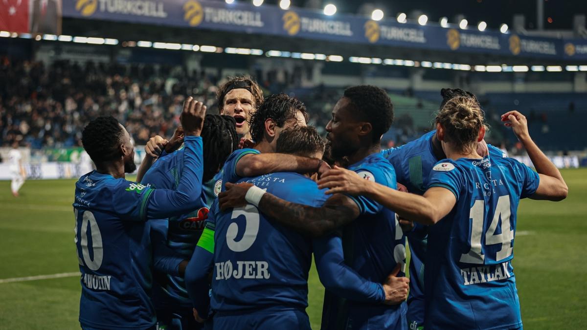 Rizespor'dan farkl� galibiyet: Samsunspor'u 4 golle ge�ti