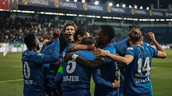 Rizespor'dan farkl� galibiyet: Samsunspor'u 4 golle ge�ti