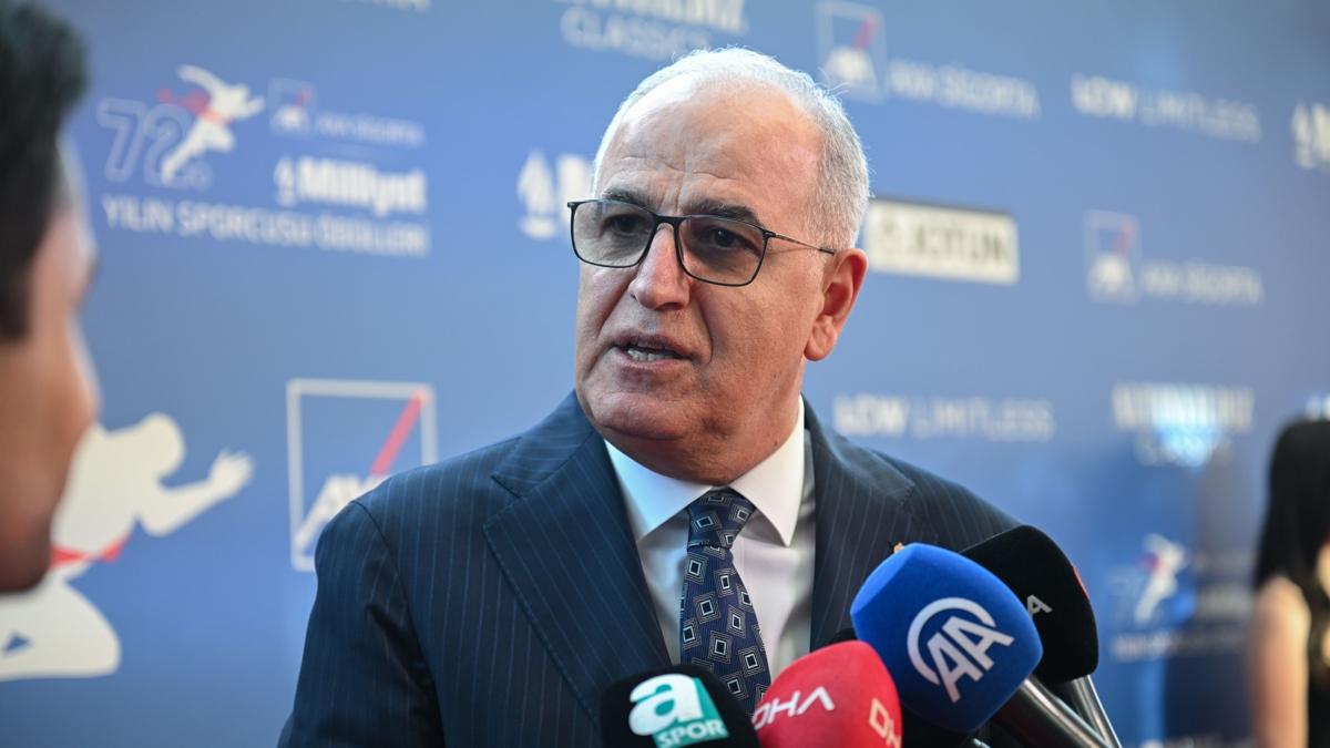 TVF Ba�kan� Mehmet Akif �st�nda�: Galatasaray camias�n� tebrik ediyorum