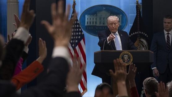 Bar�� g�r��meleri �ncesi �ran'a yeni tehdit! Trump: En iyi silahlar�m�zla g�� kullan�r�z