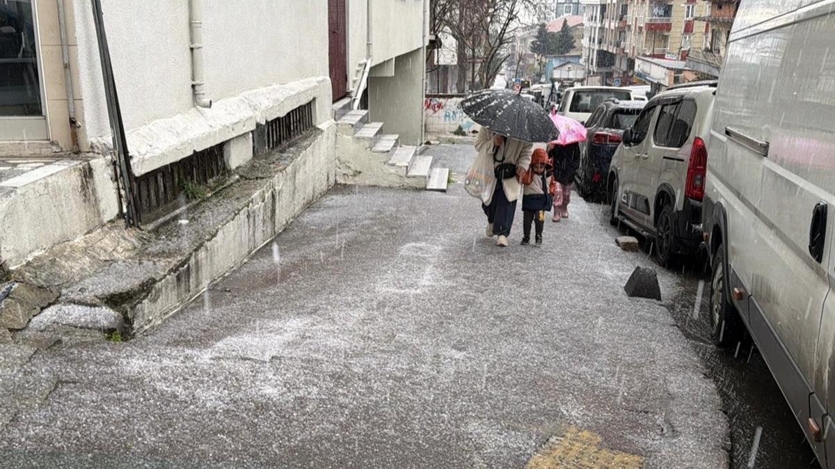 �stanbul'da sa�anak ve dolu ya����! Battaniyeler yine sahneye ��kt�
