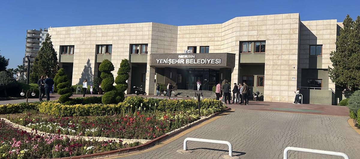 Yeni�ehir Belediyesi'ne yolsuzluk operasyonu! 30 ki�i hakk�nda g�zalt� karar�