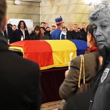Mircea Lucescu son yolculu�una u�urland�