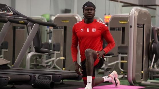 Sivasspor, �stanbulspor mesaisine ba�lad�