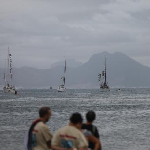 �srailli yetkililere yakalama karar�