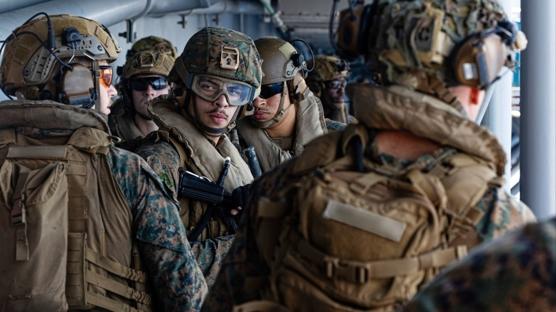 Deniz piyadeleri yola ��kt�