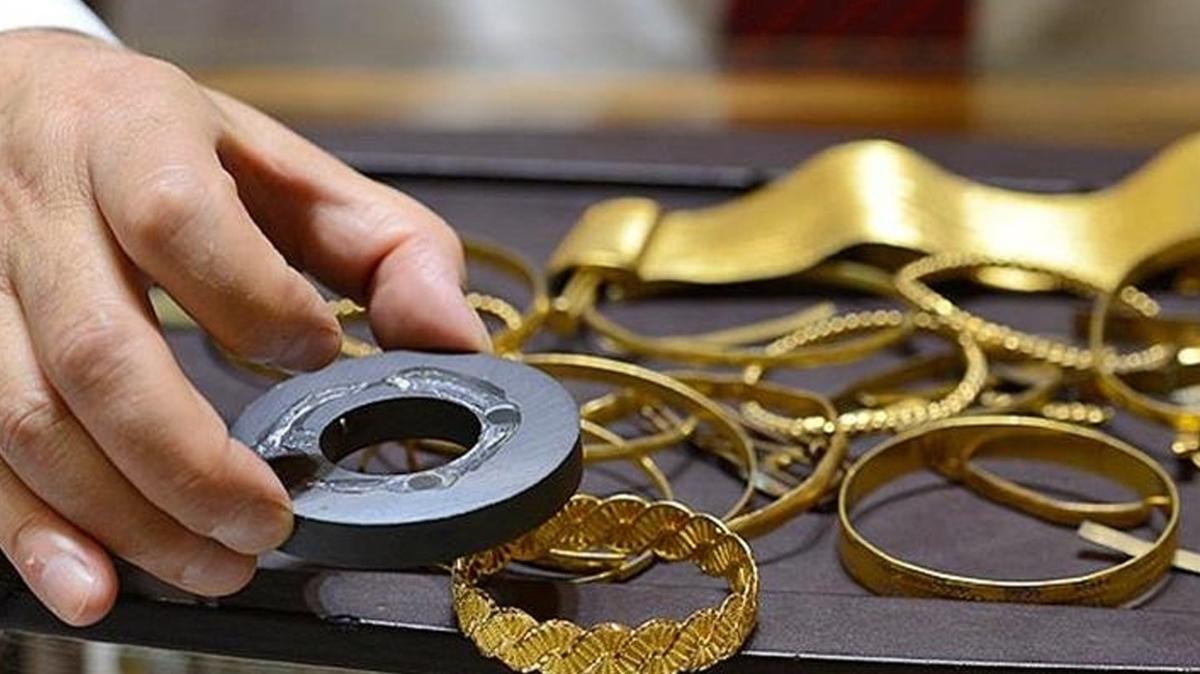 Fatih'te sahte altın operasyonu: Evi adeta atölyeye çevirmiş