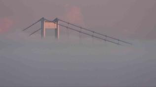 İstanbul Boğazı'nda yoğun sis: FSM Köprüsü kayboldu